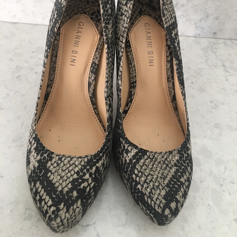 Gianni Bini Python Heels. Size 9 - image 3